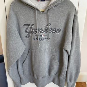 NY Yankees MLBP 2003 gray large or XL Majestic sweatshirt